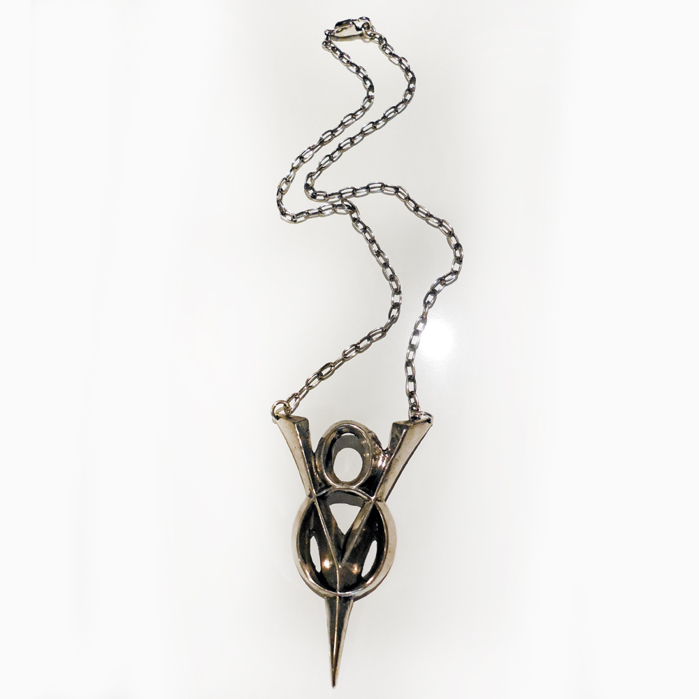 V8-Necklace-Point-portrait-copy.jpg