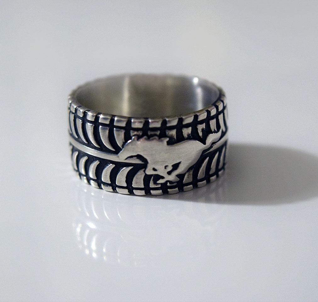 Mustang-ring-Tire-Tread-Hi-Octane-Jewelry-lo-4.jpg