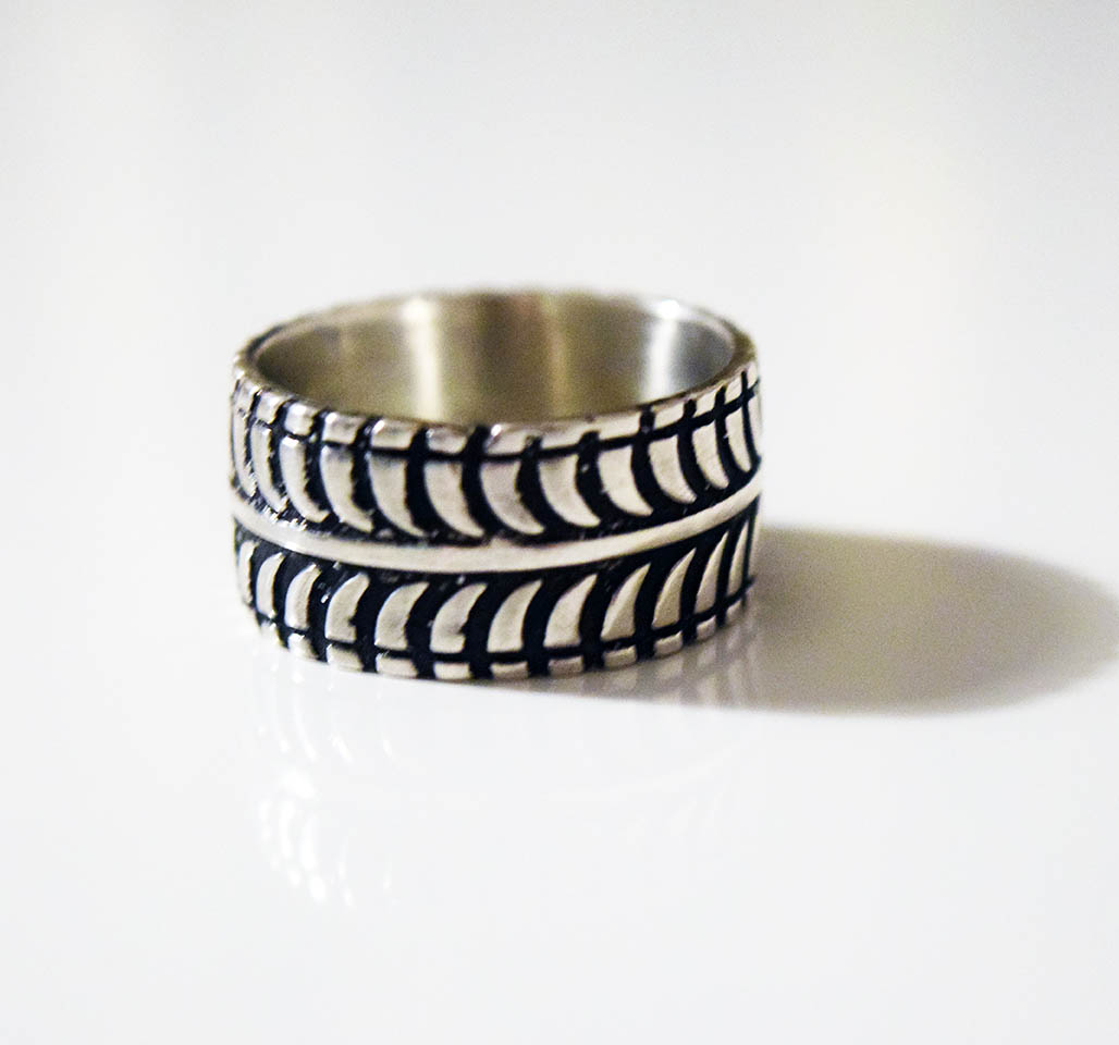 Mustang-ring-Tire-Tread-Hi-Octane-Jewelry-lo-5.jpg