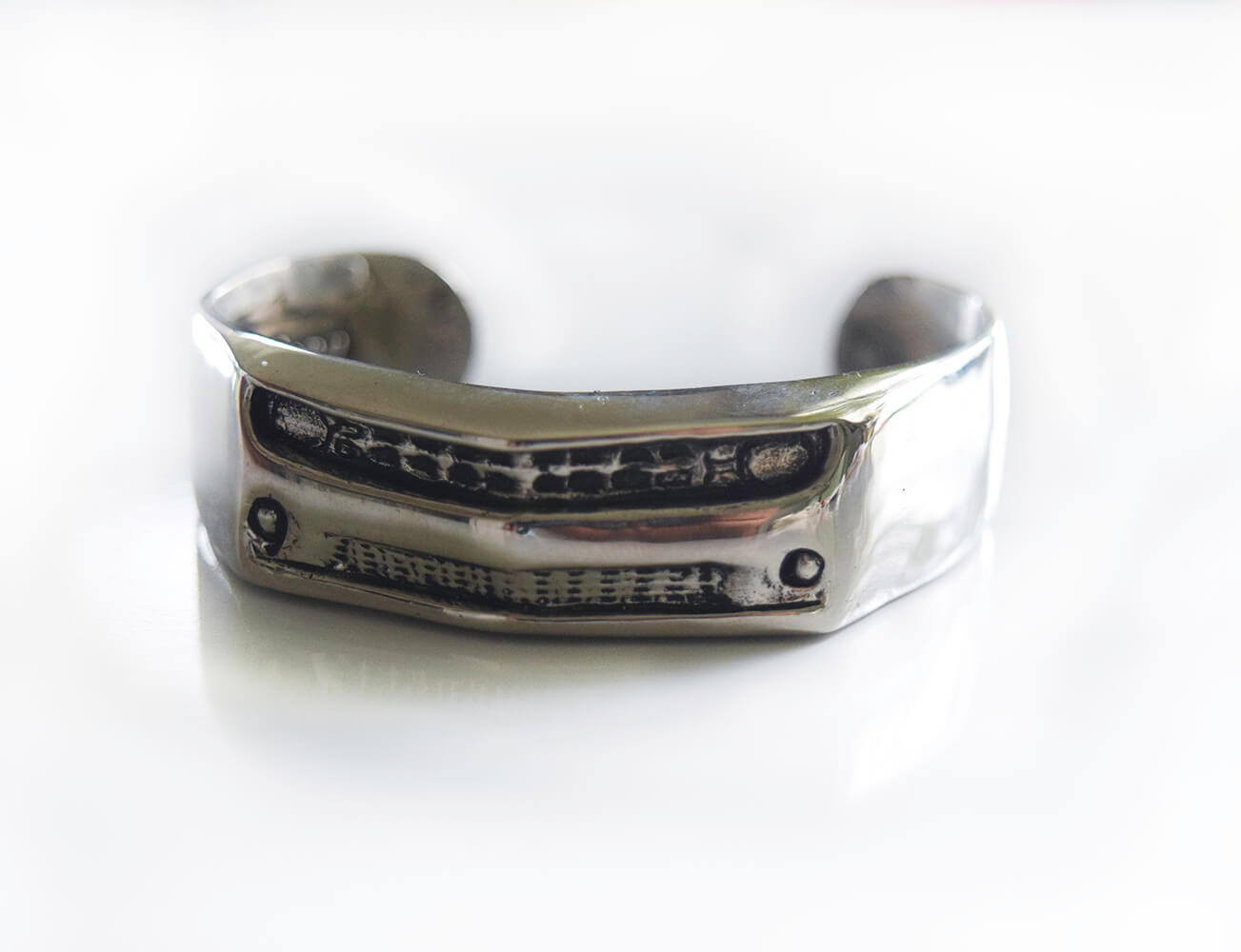 Chevy Camaro Looking Cuff