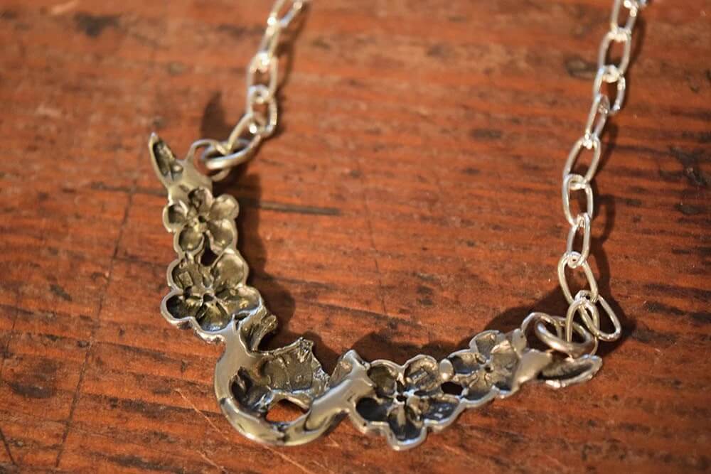 Lucky Horseshoe with Flowers Necklace in Sterling Silver - Image 3